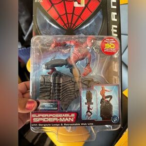 ToyBiz Spider-Man Super Poseable with Gargoyle Ledge Action Figure